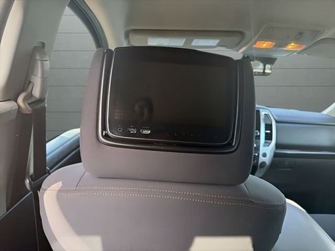 Used 2021 Nissan Titan SV w/ SV Convenience Package image 12