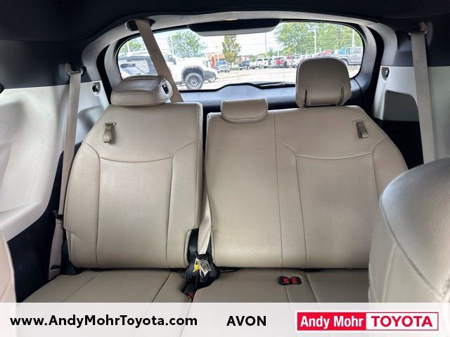 Used 2024 Toyota Sienna XLE AWD/4WD image 12