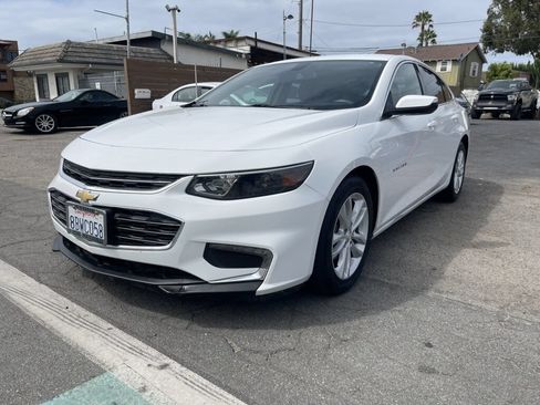 Used 2018 Chevrolet Malibu LT FWD image 1