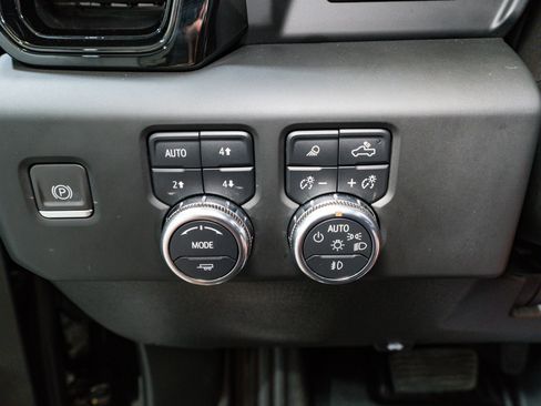 Used 2024 GMC Sierra 2500 AT4 w/ AT4 Preferred Package image 32