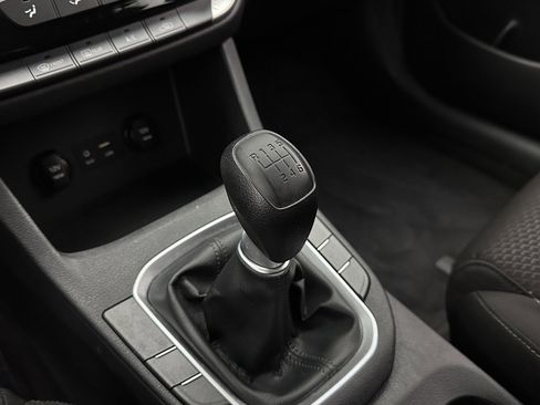 Used 2018 Hyundai Elantra GT FWD image 13