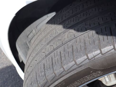 Used 2019 Mercedes-Benz C 300 4MATIC Sedan image 12