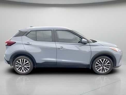 Used 2021 Nissan Kicks SV FWD image 6