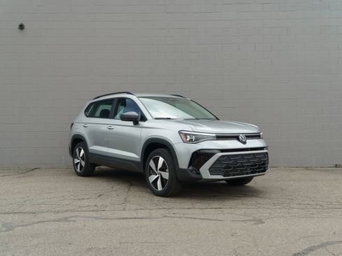 Used 2025 Volkswagen Taos S AWD/4WD image 9