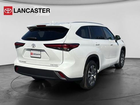 Used 2023 Toyota Highlander XLE AWD/4WD image 7