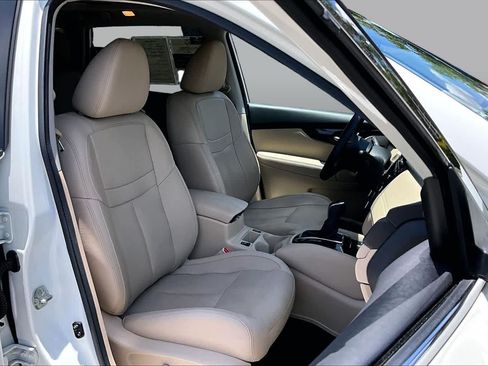 Used 2020 Nissan Rogue SL w/ Premium Package FWD image 9