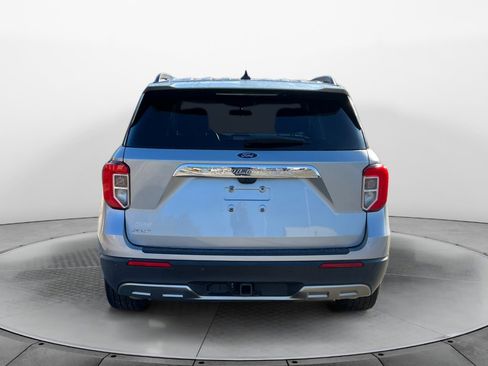 Used 2022 Ford Explorer XLT w/ Equipment Group 202A image 6