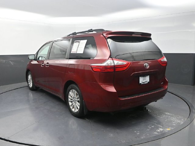Used 2017 Toyota Sienna XLE w/ Outdoor Package FWD image 7
