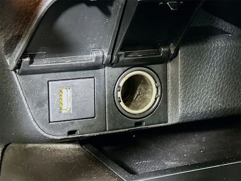 Used 2024 Toyota Camry SE image 29