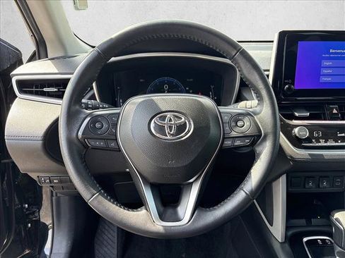 Certified 2025 Toyota Corolla Cross XLE FWD image 17