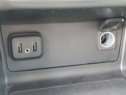 Used 2021 Chevrolet Colorado LT w/ LT Convenience Package image 16