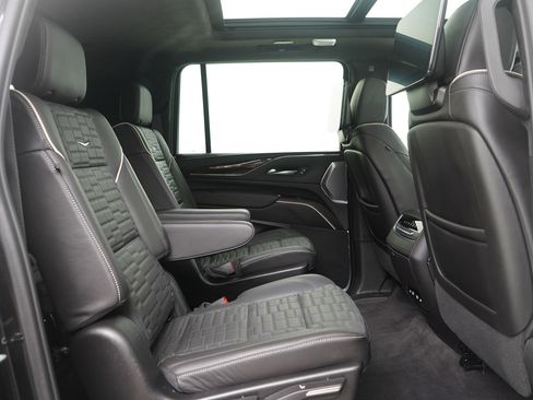 Used 2024 Cadillac Escalade ESV Sport Platinum w/ LPO, ONYX Package image 15