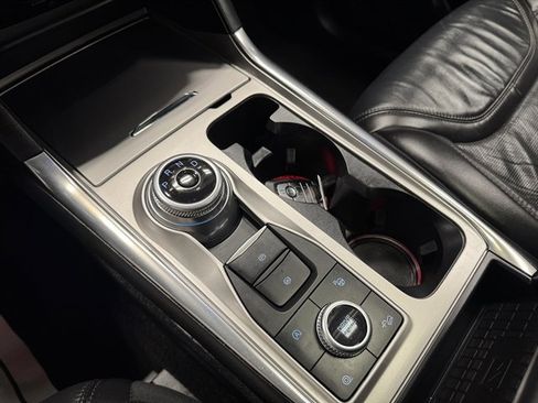 Used 2020 Ford Explorer Platinum w/ Premium Technology Package image 30