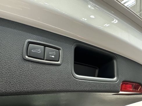 Certified 2023 Porsche Macan AWD/4WD image 38