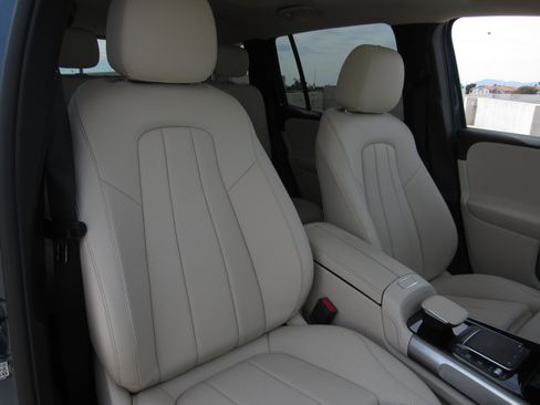 Used 2023 Mercedes-Benz GLB 250 4MATIC image 11