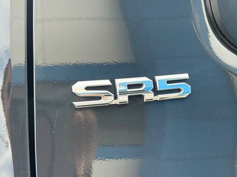 Used 2025 Toyota Tacoma SR5 AWD/4WD image 9
