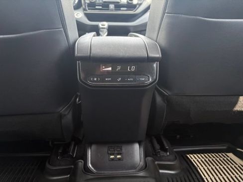Used 2020 Toyota Highlander XLE AWD/4WD image 12