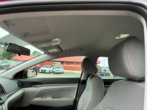Used 2017 Hyundai Elantra SE FWD image 15