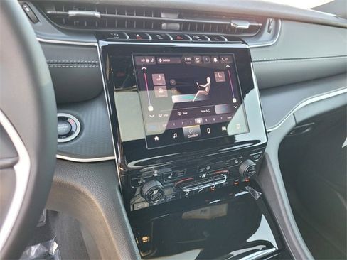 New 2025 Jeep Grand Cherokee Laredo image 24