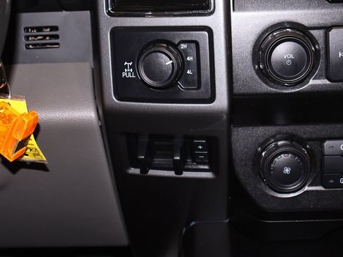 Certified 2019 Ford F250 XLT w/ XLT Value Package image 26