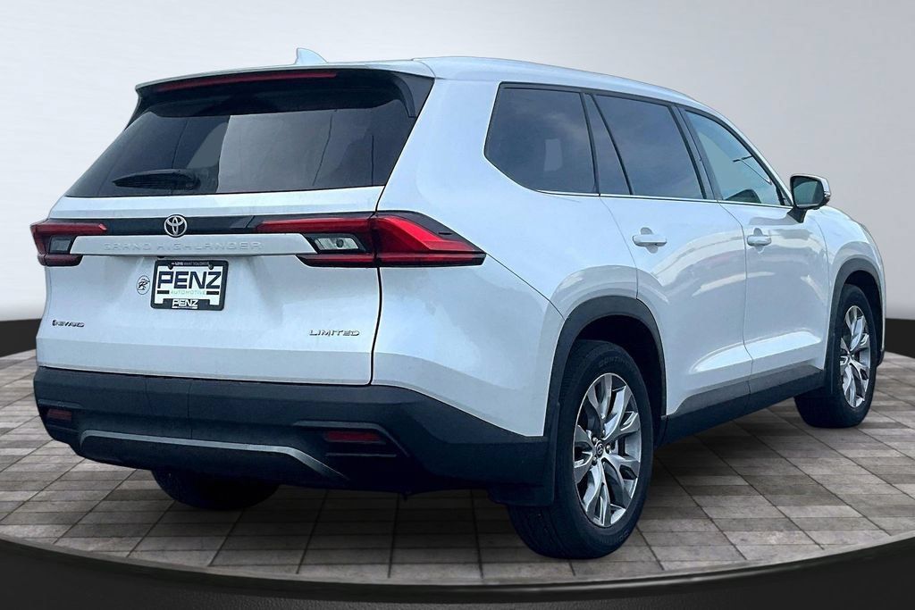 Used 2024 Toyota Grand Highlander AWD Hybrid image 6