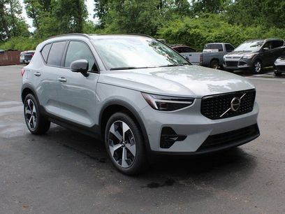 New 2026 Volvo XC40 B5 Plus w/ Protection Package Premier