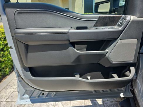 Used 2025 Ford F250 Lariat w/ Lariat Ultimate Package AWD/4WD image 16