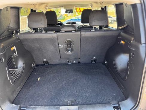 Used 2017 Jeep Renegade Altitude FWD image 25