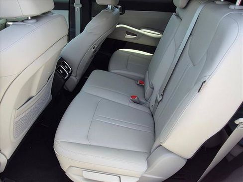 Used 2025 Kia Sorento S FWD image 17