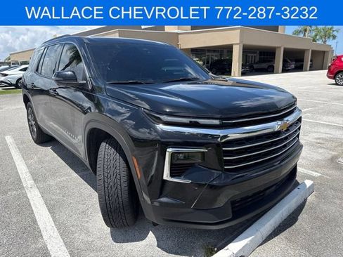 Used 2026 Chevrolet Traverse LT w/ Sun and Wheel Package FWD image 3