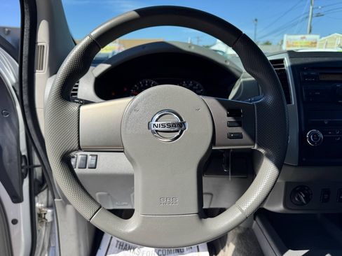 Used 2011 Nissan Frontier SV AWD/4WD image 19