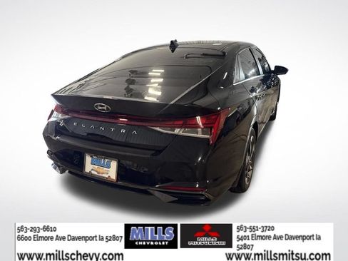 Used 2022 Hyundai Elantra SEL w/ Convenience + Premium Package FWD image 5