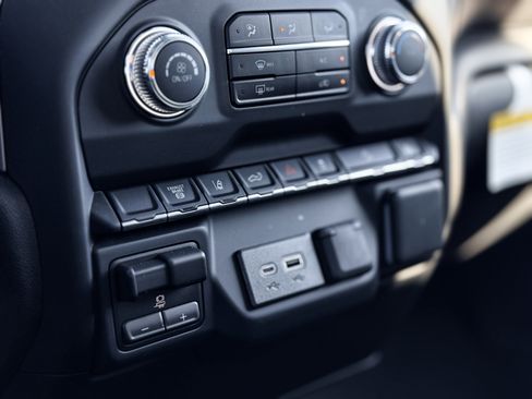 Used 2024 GMC Sierra 2500 Pro w/ Convenience Package image 15