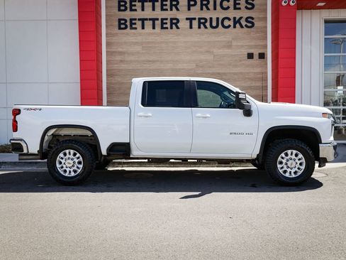 Used 2021 Chevrolet Silverado 2500 LT w/ Fleet Comfort Package AWD/4WD image 2