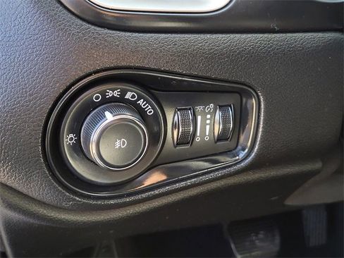 Used 2016 Jeep Renegade Limited image 20