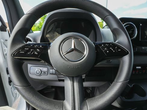 Used 2025 Mercedes-Benz Sprinter 2500 image 16