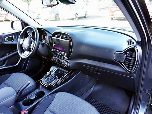 Used 2023 Kia Soul EX image 10