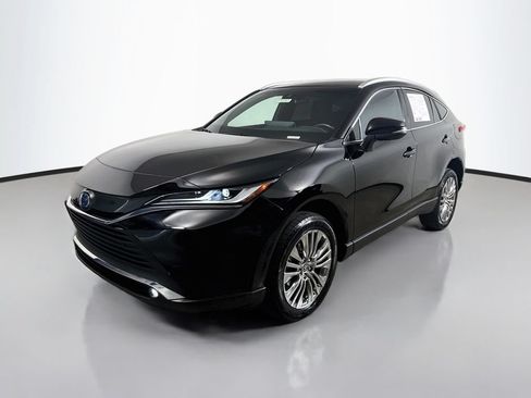 Certified 2024 Toyota Venza XLE AWD/4WD image 3