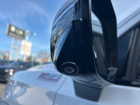 Used 2022 Chevrolet Tahoe Z71 w/ Luxury Package image 25