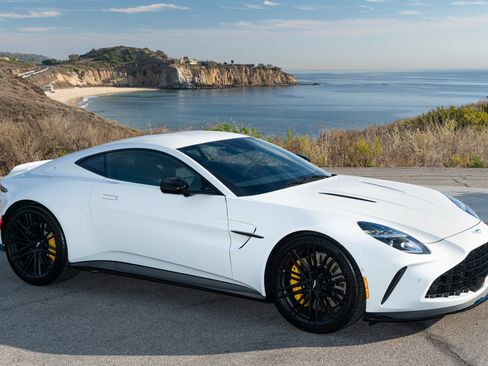 Used 2025 Aston Martin V8 Vantage Coupe RWD image 1