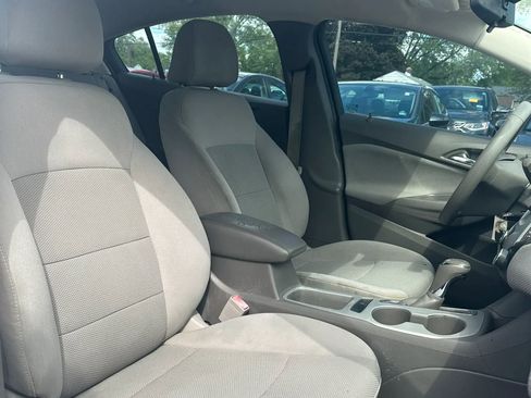 Used 2018 Chevrolet Cruze LS FWD image 15