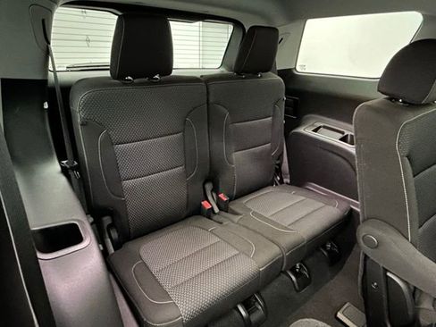 Used 2023 GMC Acadia SLE image 32