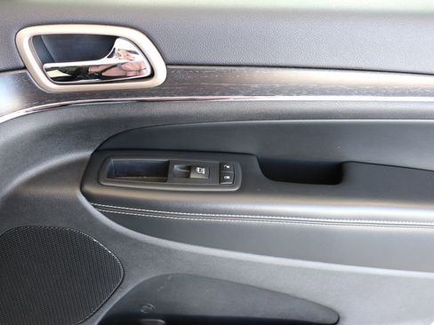 Used 2017 Jeep Grand Cherokee Limited w/ Luxury Group II image 35