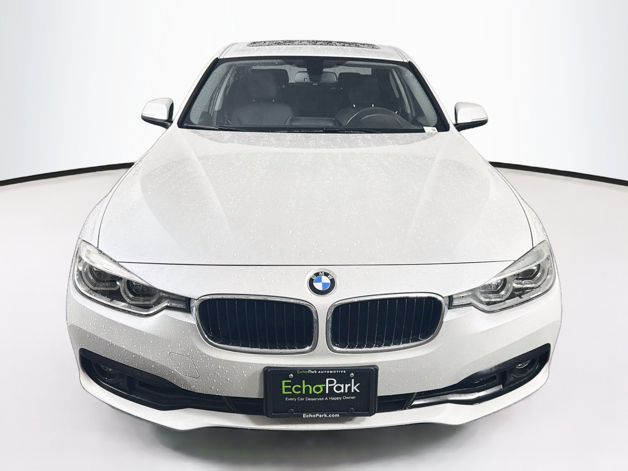 Used 2018 BMW 320i Sedan RWD image 2