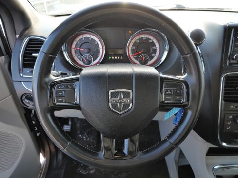 Used 2017 Dodge Grand Caravan SXT image 26