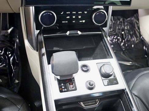 Used 2023 Land Rover Range Rover Long Wheelbase SE AWD/4WD image 30