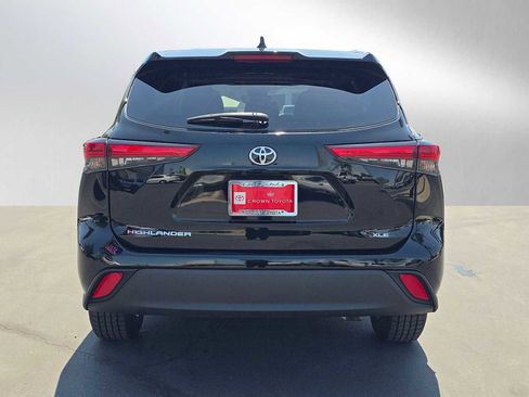 Used 2023 Toyota Highlander XLE FWD image 4