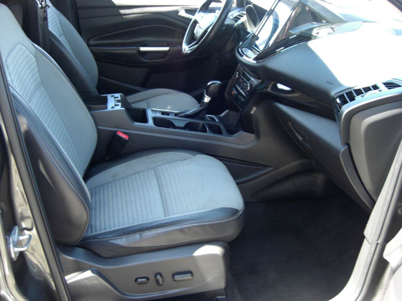 Used 2017 Ford Escape Titanium FWD image 17
