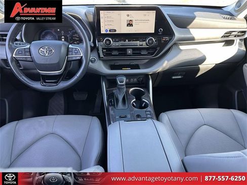 Used 2023 Toyota Highlander Limited image 15