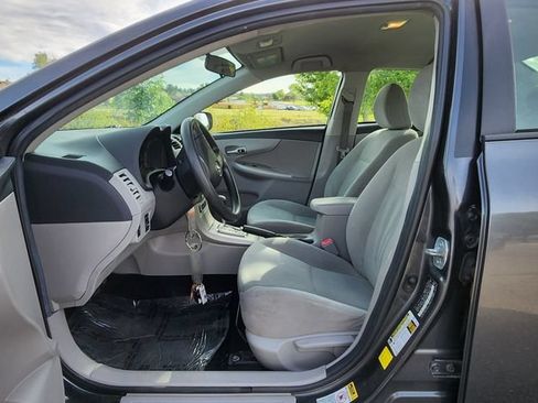 Used 2012 Toyota Corolla FWD image 3